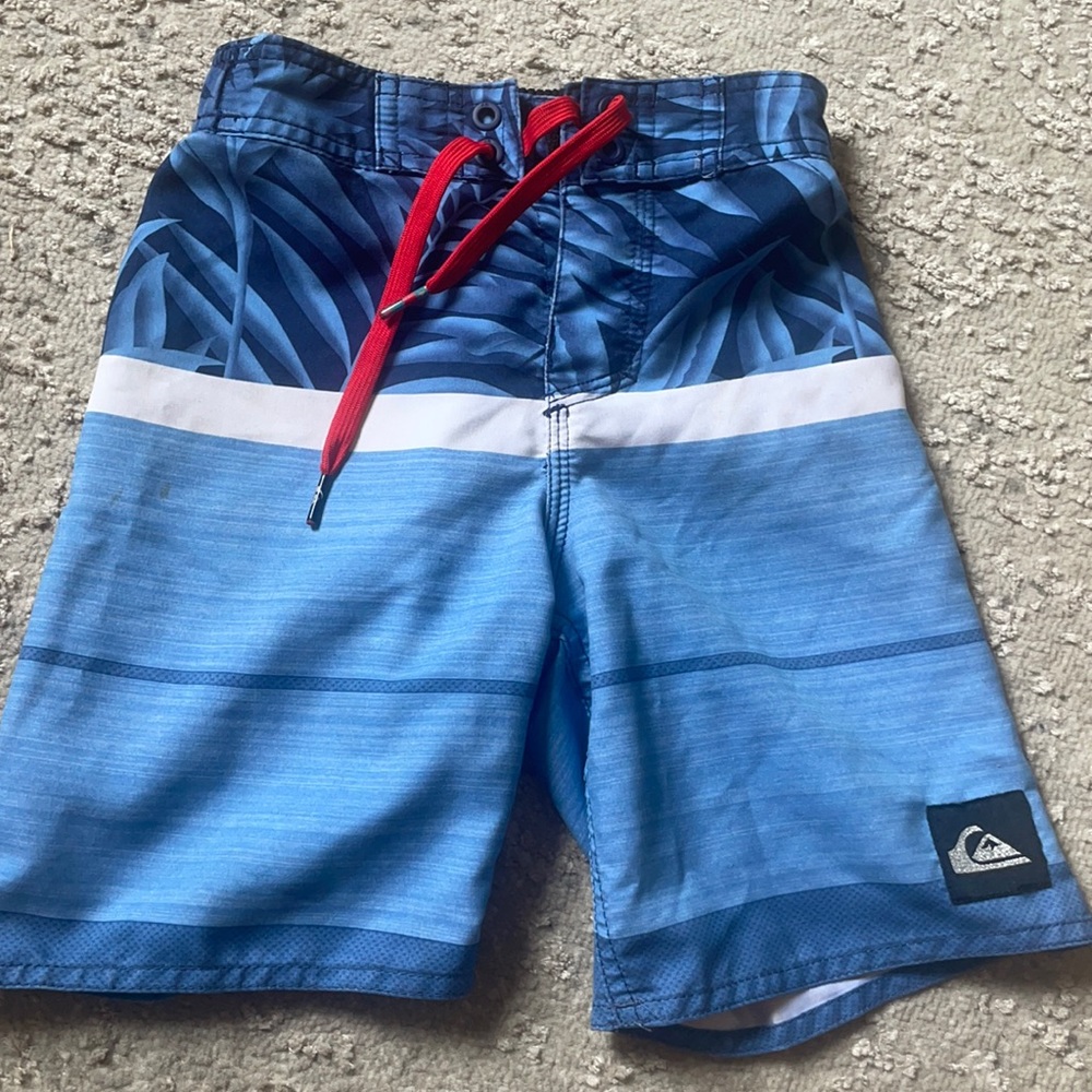 Like new quicksilver boys swim trunks